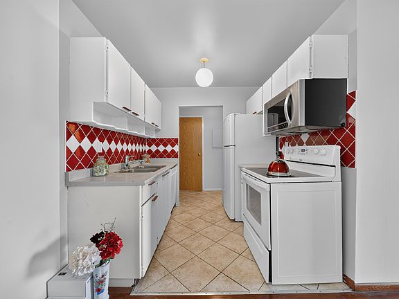 5th image of 8700 Ackroyd Rd #322