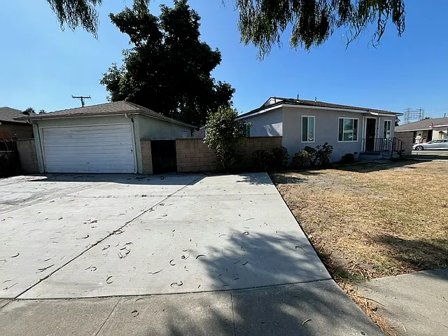 3 bed, 1025 sqft, $3,600 — Photo 2