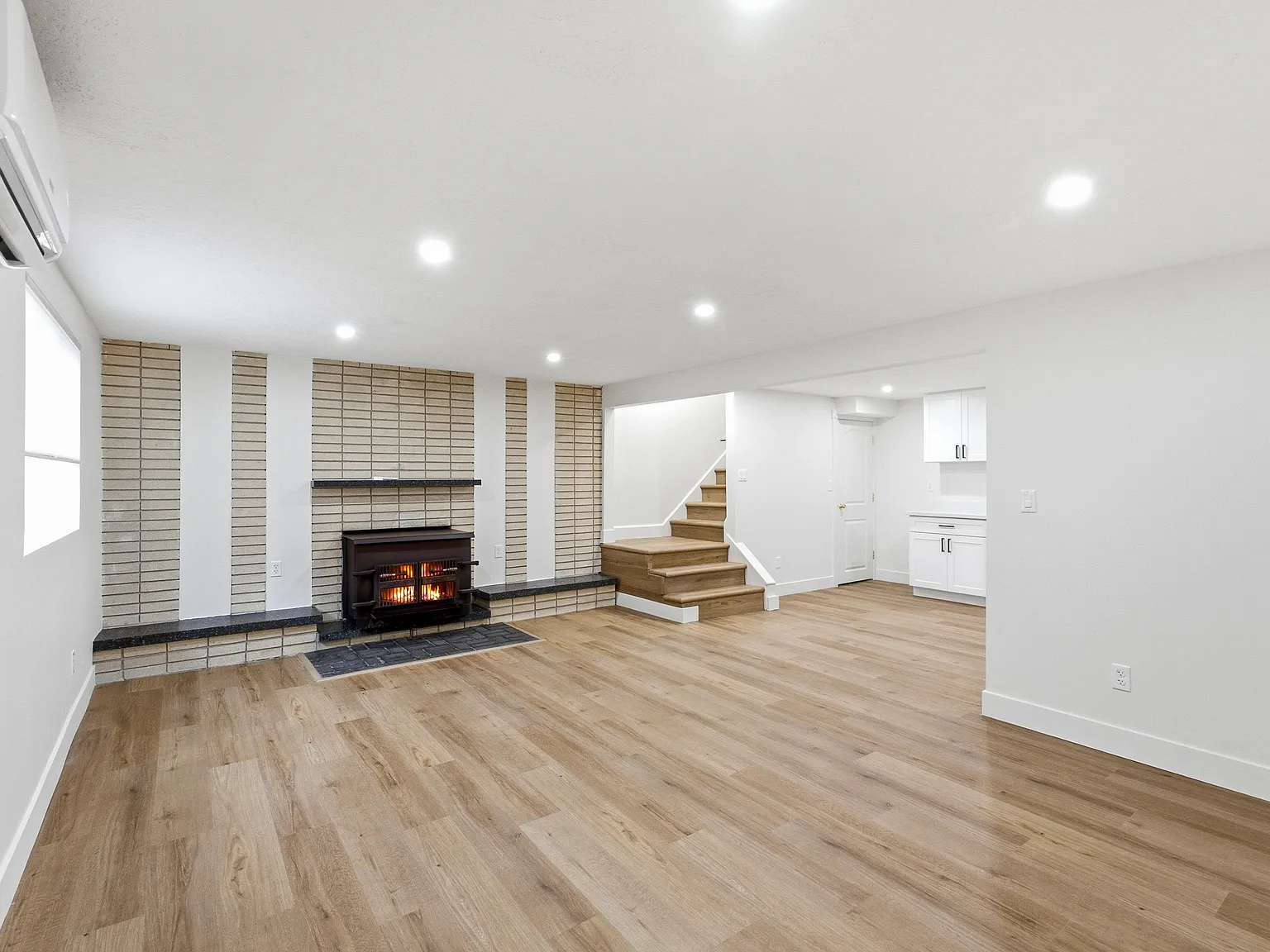 2 bed, 1200 sqft, $1,800 — Photo 1