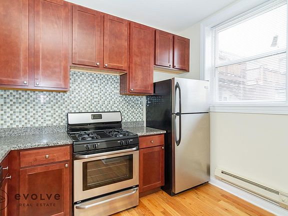 3rd image of 4421 N Wolcott Ave #4425A2