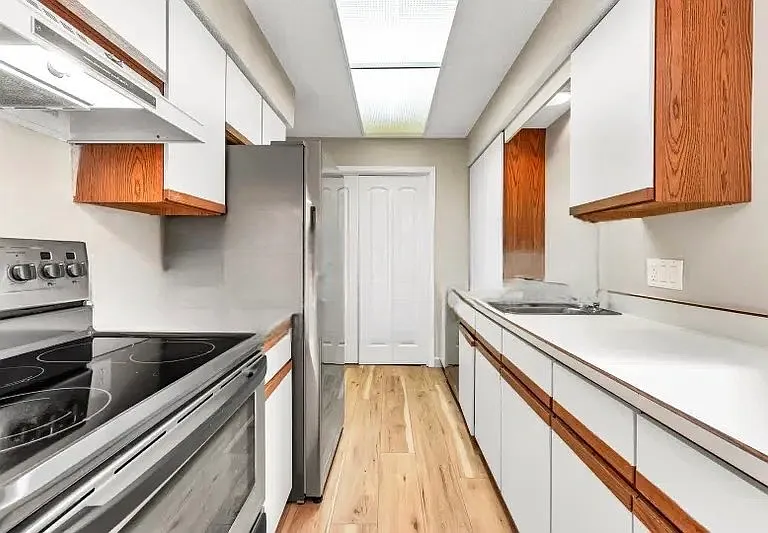 930 E Primrose St #D4 — Photo 7