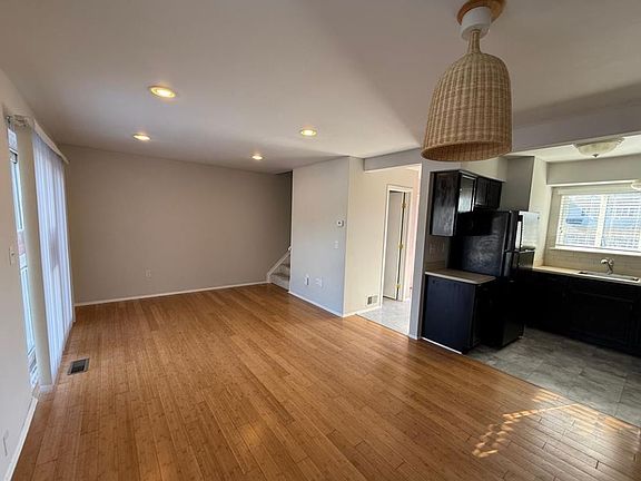4th image of 2048 Orchard Crest St