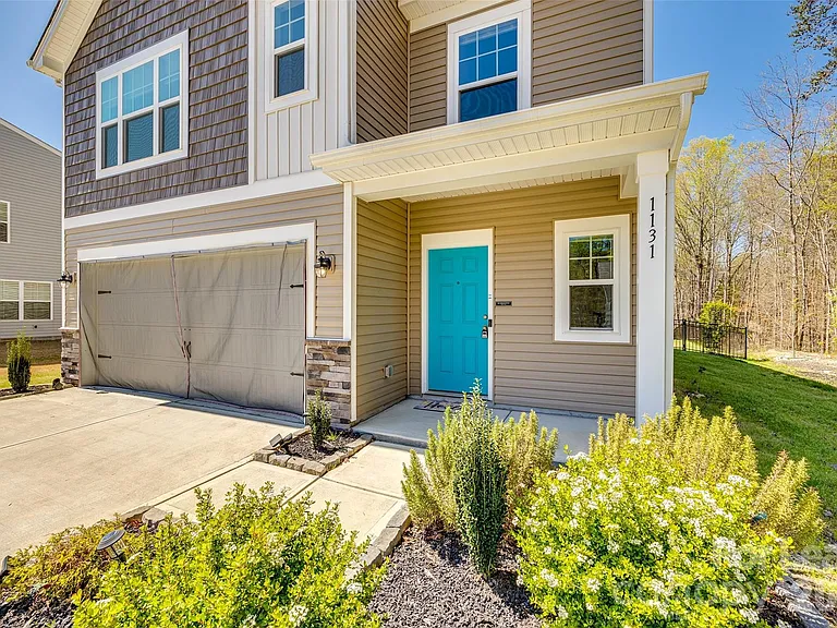 1131 Ava Trail Ln — Photo 2