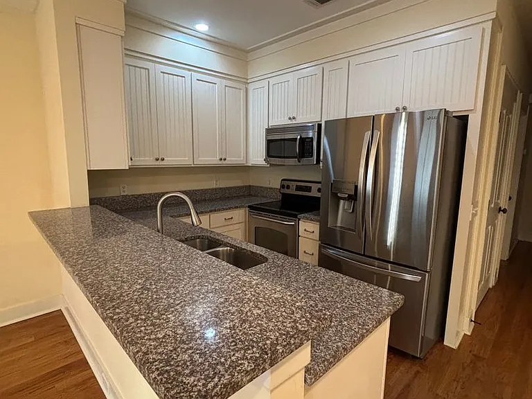 219 Oyster Point Dr — Photo 4