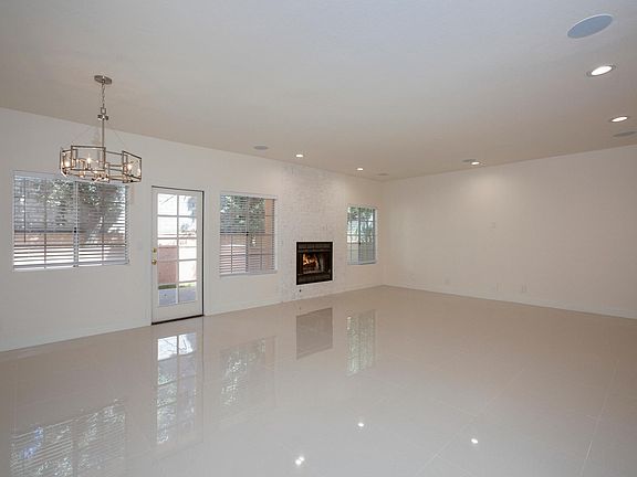 5th image of 5200 White Oak Ave Unit 43