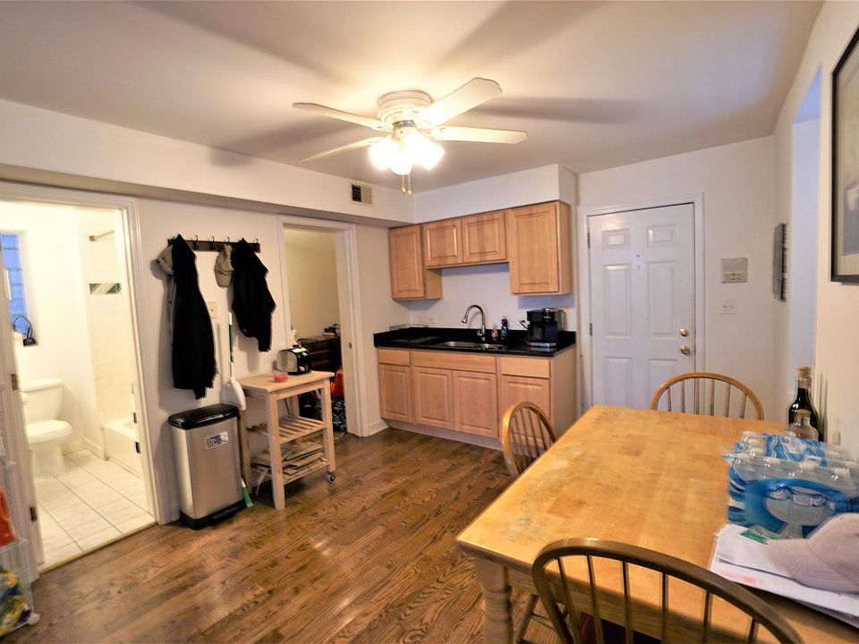 1st image of 863 N Marshfield Ave #1F