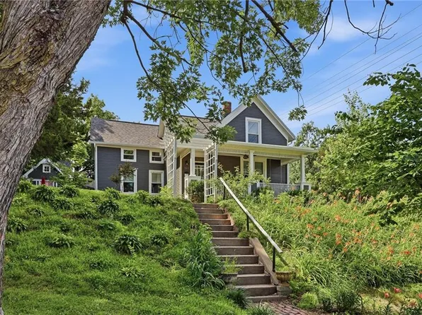 121 Spruce St, Leavenworth, KS 66048