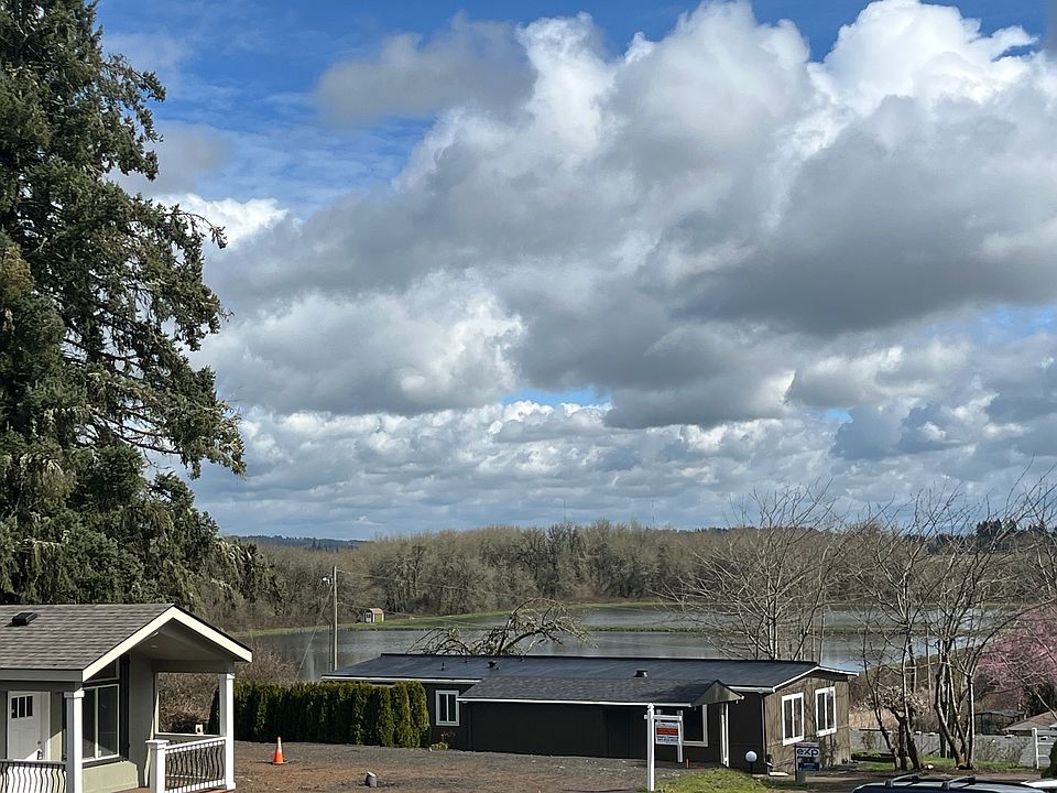 207 Front Porch View