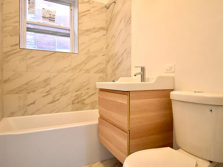 5638 N Winthrop Ave #1 — Photo 3