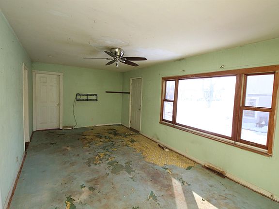 4th image of 1521 Lake St