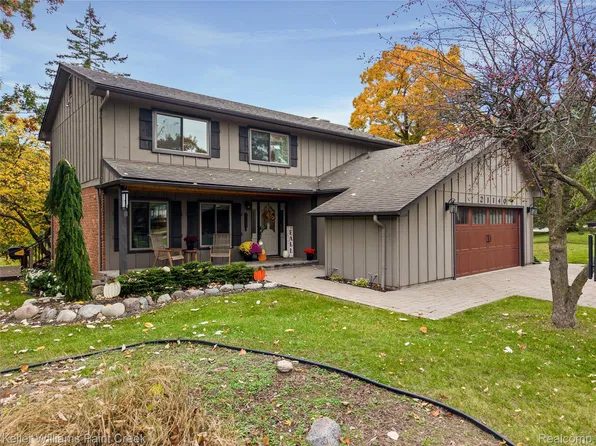 21140 Harrington St, Clinton Township, MI 48036