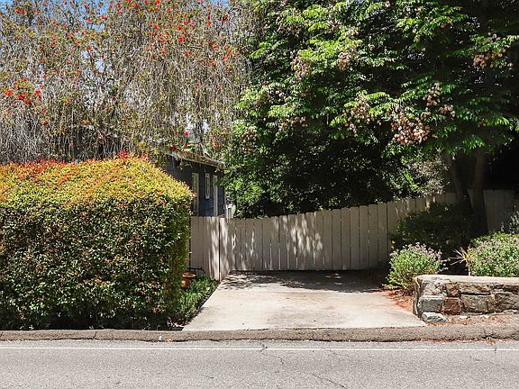 3rd image of 9334 Carmichael Dr