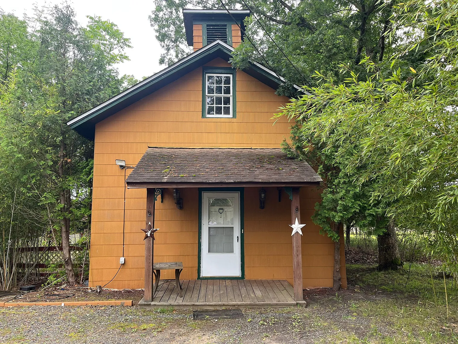 3 bed, 840 sqft, $2,400 — Photo 1