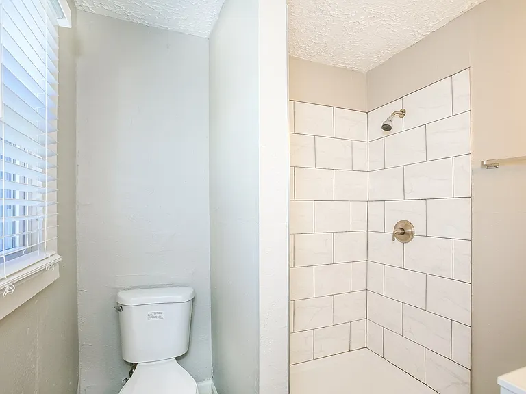 713375_026_main_bathroom_13546230.jpg