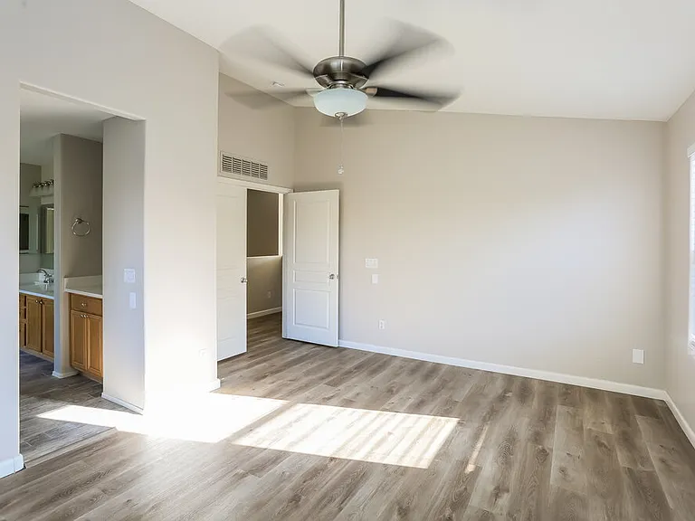 5182 W Vista Ave — Photo 9