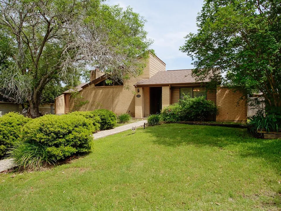 2408 Quail Hollow Dr