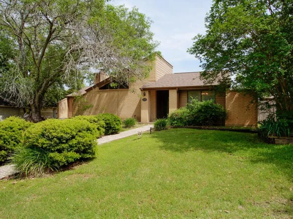 2408 Quail Hollow Dr, Bryan, TX 77802