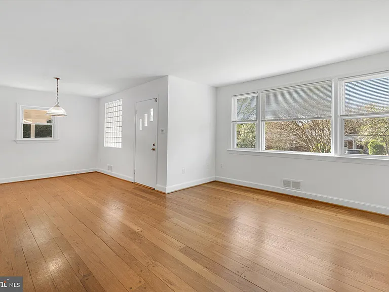 6514 Ivy Hill Dr — Photo 3