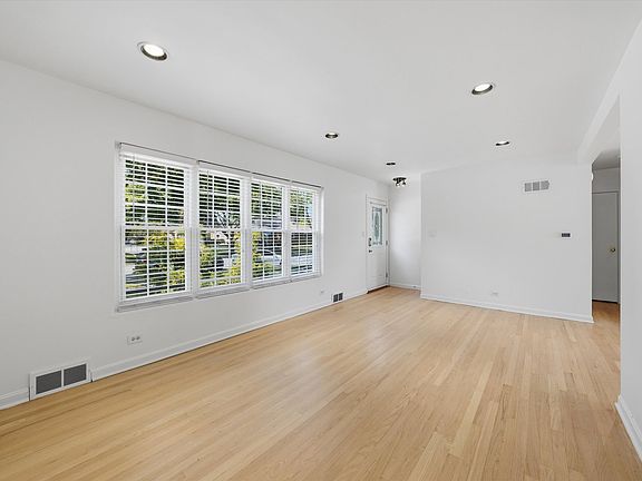 4th image of 11201 Mandel Ave