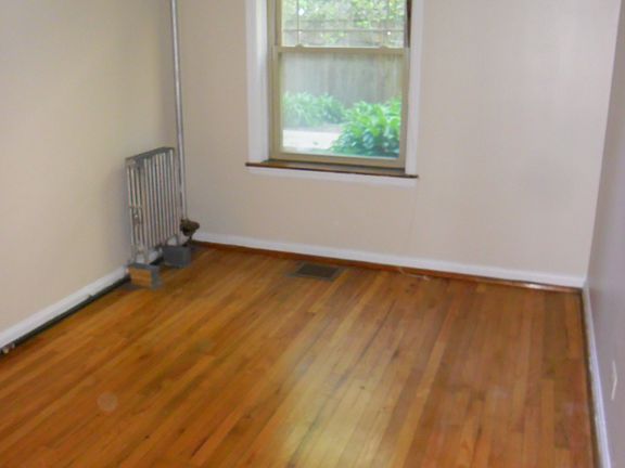 5th image of 1900 W Lunt Ave