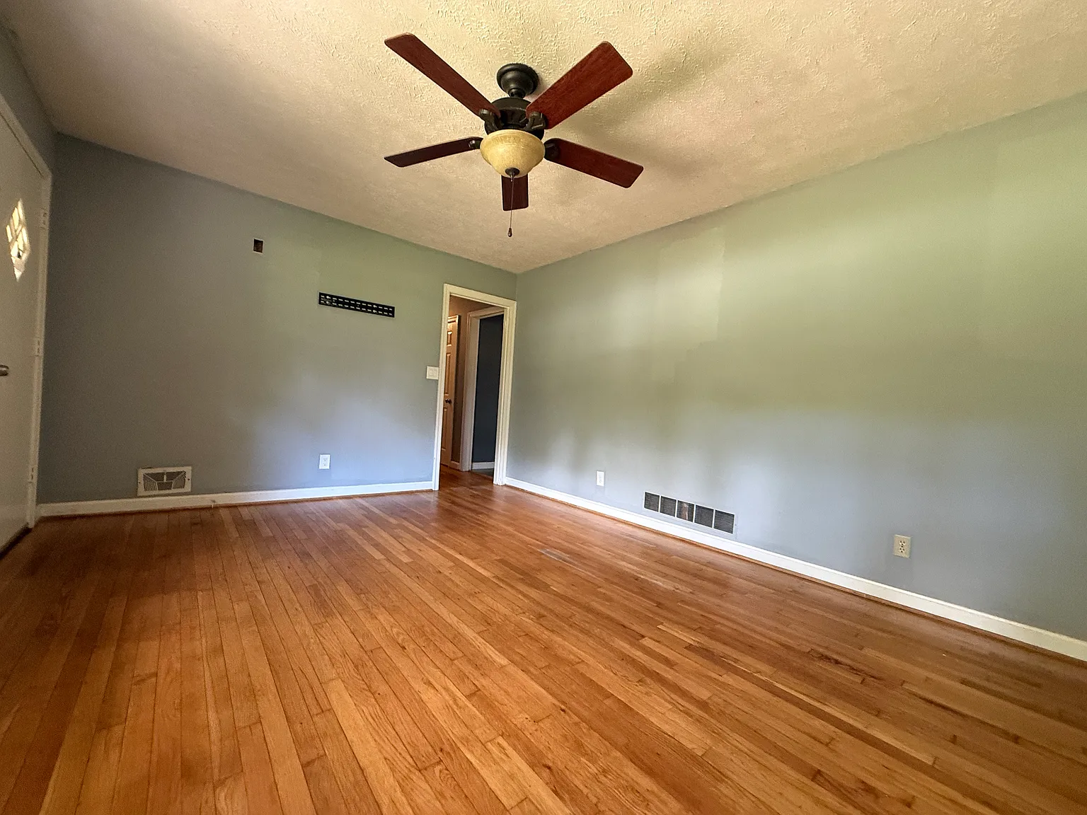 4 bed, 2.5 bath, $2,495 — Photo 2