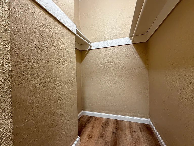 19th Street Apartments — Photo 6
