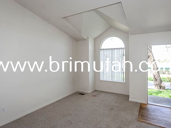 4th image of 1185 E Elgin Ave