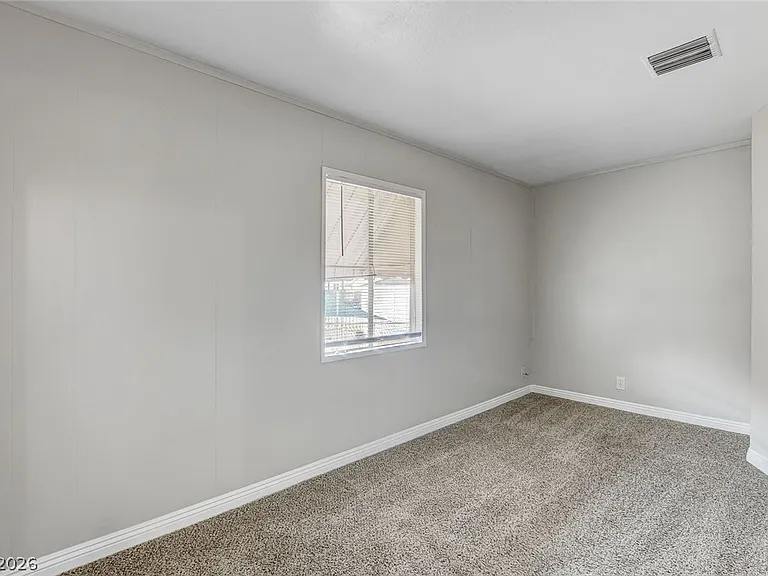 214 W Victory Rd — Photo 20