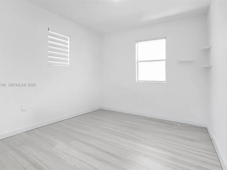 879 SE 26th Ter — Photo 19