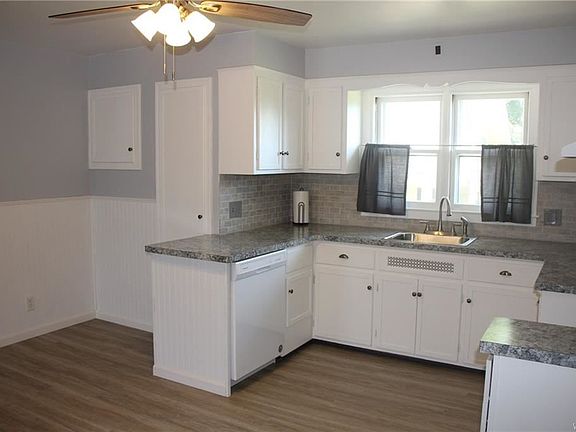 4th image of 25 Lena Ave