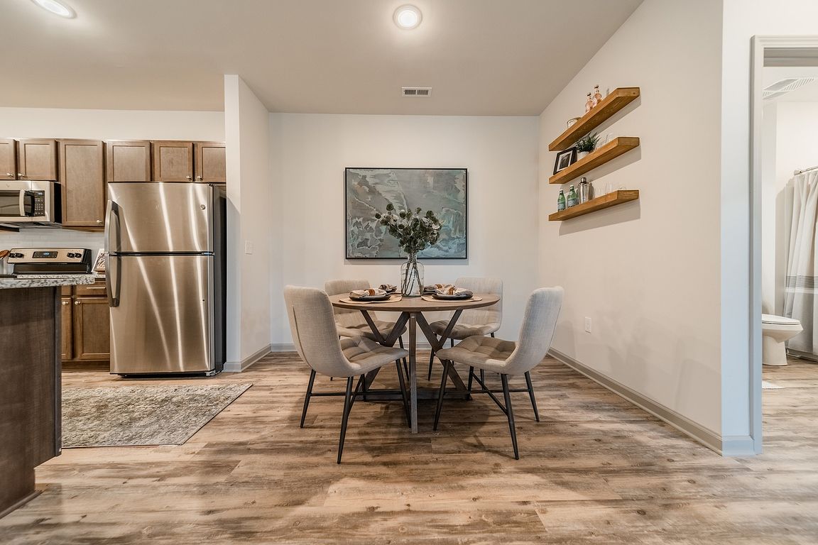 HighlandRidge_2021_DiningRoom_01
