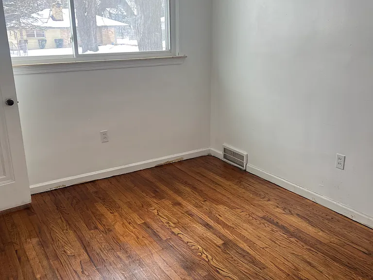 20760 Negaunee St — Photo 2