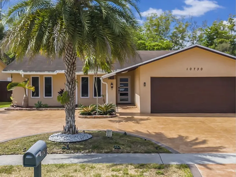 10730 NW 20th Ct — Photo 15