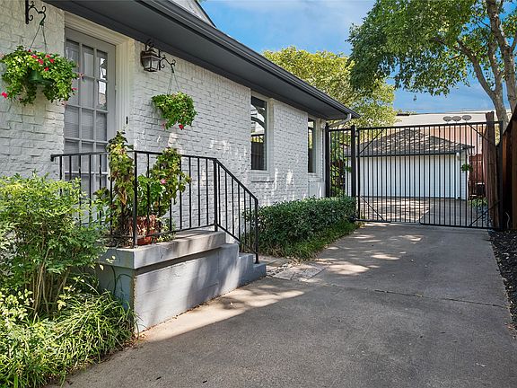 3rd image of 6236 Del Norte Ln