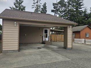 7 Pine Ln, Lakeside, OR 97449