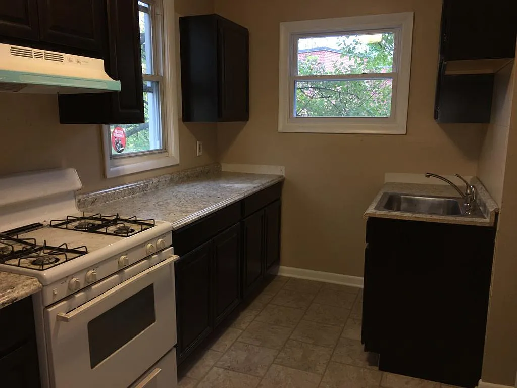 4 bed, 1700 sqft, $595 — Photo 1