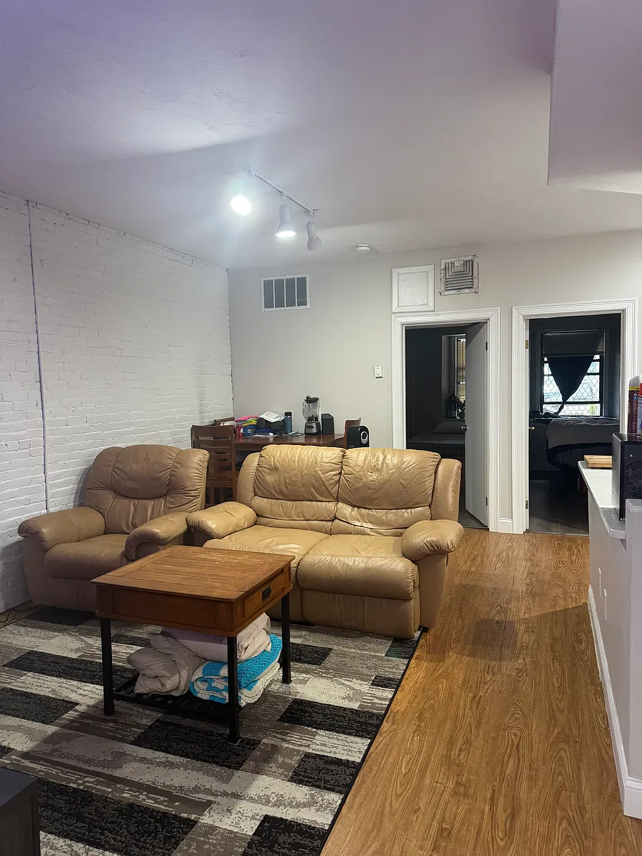 Building Photo - 215 Beacon St #B