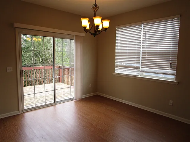 406 Howell Xing — Photo 7