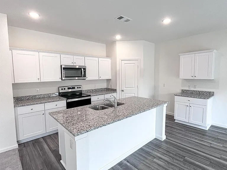 424 Madison Way — Photo 2
