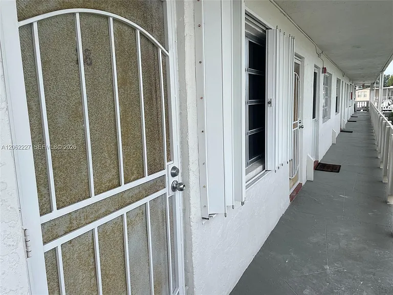 20120 NE 2nd Ave #W28 — Photo 2