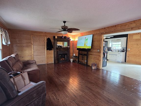 3rd image of 2819 Edward Ct
