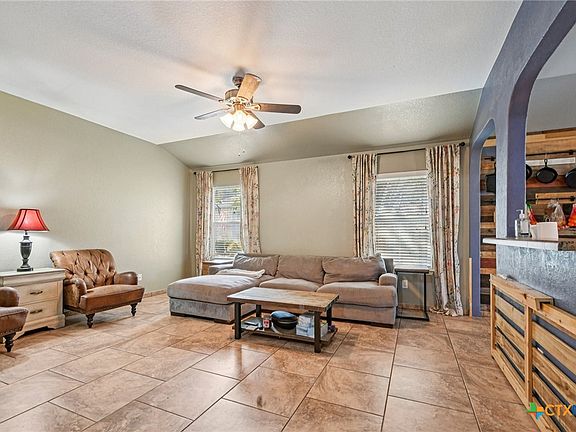 5th image of 209 Wisteria Way