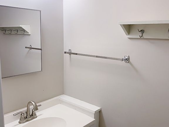 4th image of 1435 Shirley St APT 1