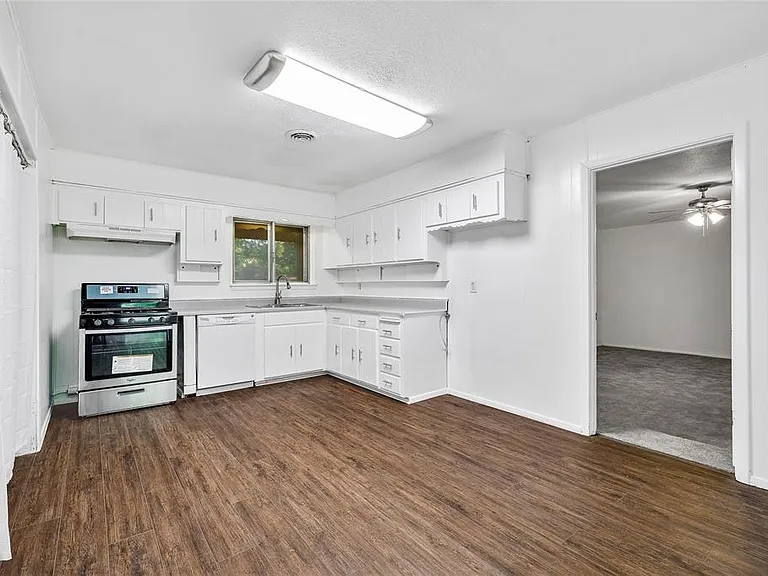 7108 Willis Ave — Photo 15