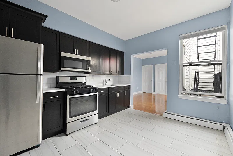 2 bed, 1.0 bath, $1,925 — Photo 3