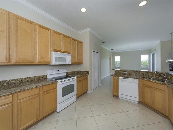 4th image of 442 NW Sunflower Pl