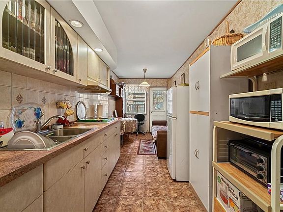 4th image of 2464 E 28th St
