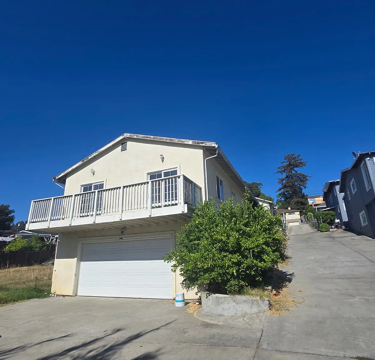 4 bed, 1300 sqft, $4,413 — Photo 1