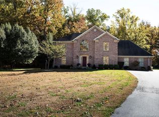 1215 W Woodstone Ct, Scottsburg, IN 47170
