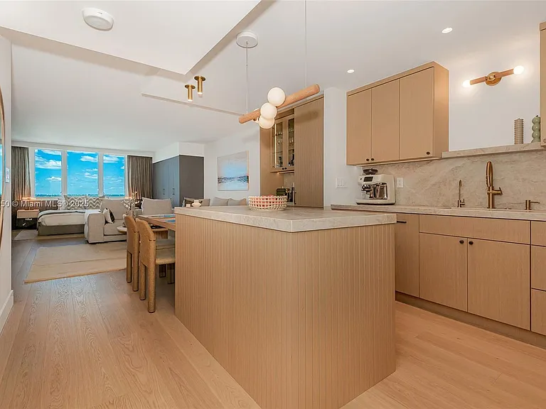 2301 Collins Ave #1527 — Photo 24